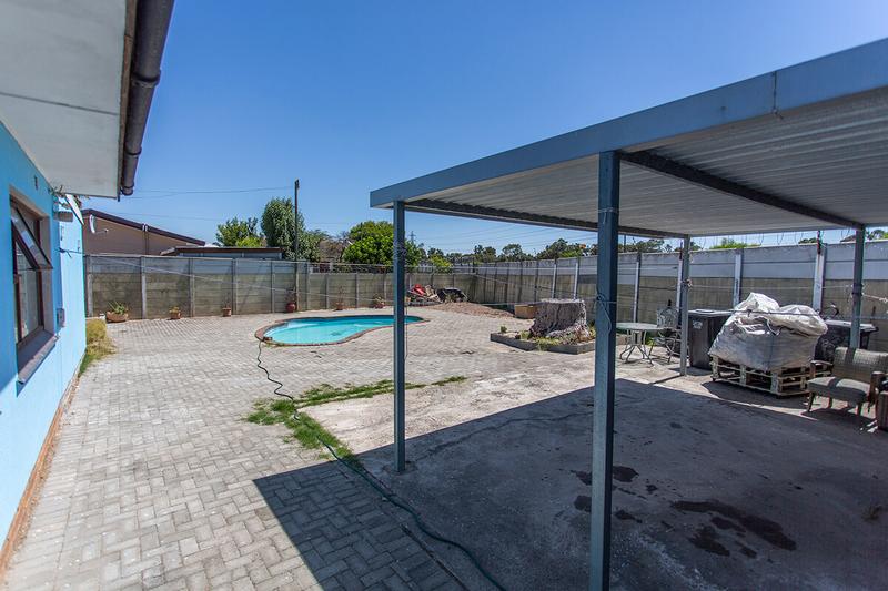 4 Bedroom Property for Sale in Peerless Park North Western Cape